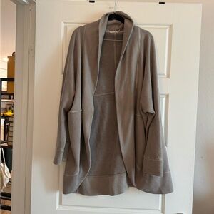 Barefoot Dreams Women's Cardigan in Gray